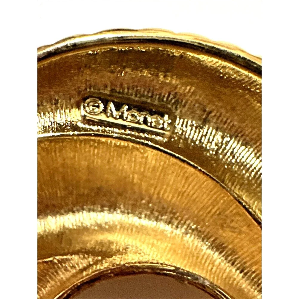 Vintage Monet Ribbed Swirl Brooch Gold Tone Textured Wave Pattern Pin 2.25